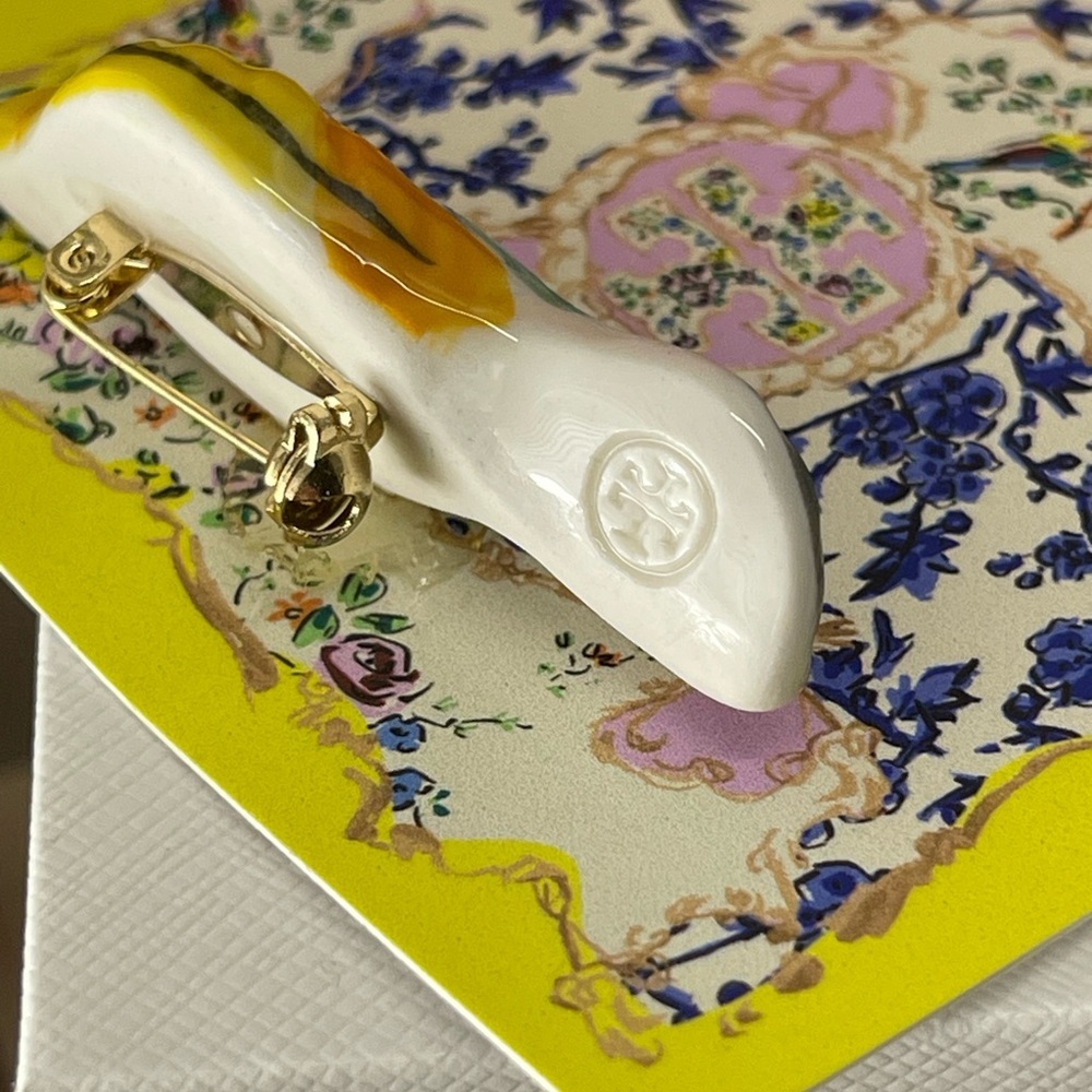 (new+tag) Tory Burch RARE bird brooch pin, porcelain painted + gold hard… - Picture 1 of 9